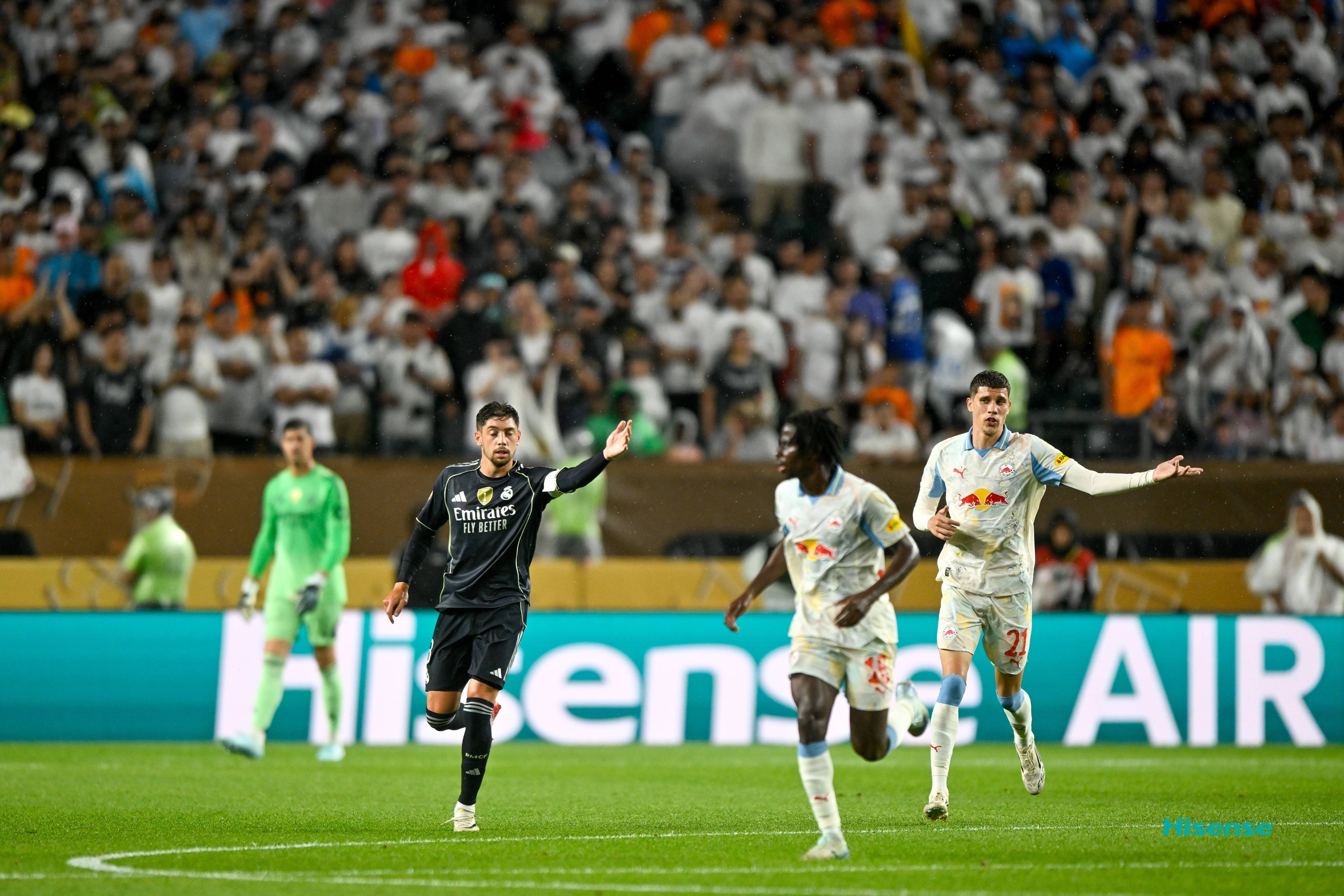 大巴黎登顶！FIFA最新俱乐部排名，巴萨稳居前三，皇马仅第七