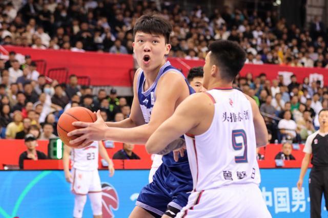 包含江苏男篮球打得不咋滴新闻倒不少，换东家换教练大概率会换总经理的词条